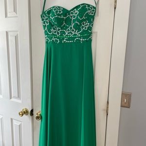Beautiful green final evening gown strapless . With slight sliver beading .